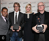 左から2番目）マイケル・ベイ　右）スコット・ファーラー